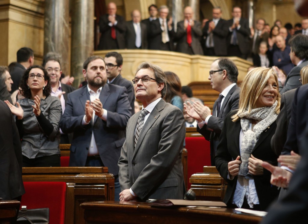 Catalonia's President Artur Mas receives applause after a vote in the regional parliament in Barcelona to send a petition for referendum to the national parliament