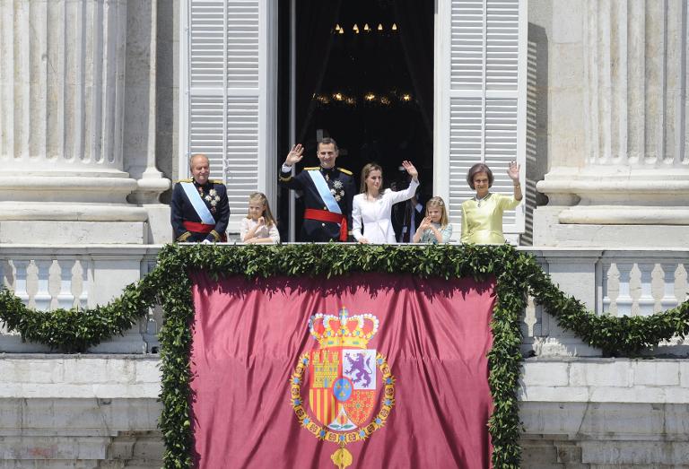 Reyes-España-balcon-palacio-real-madrid