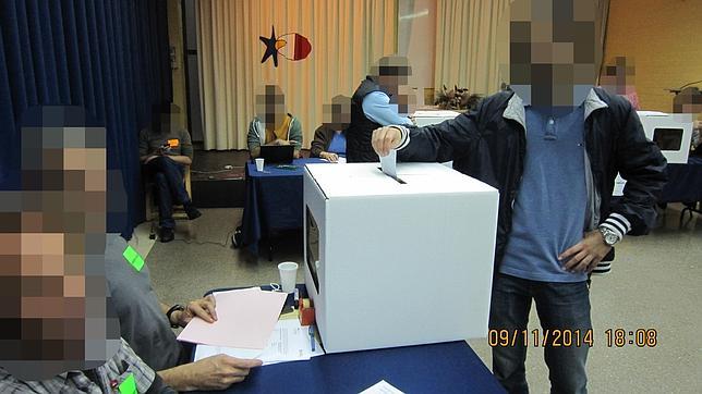 hombre-catalan-votando-consulta-9n