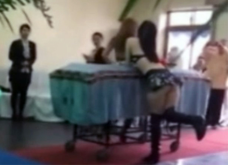 funerales-eroticos-en-china