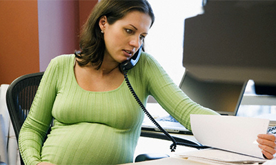 mujer-embarazada-trabajando