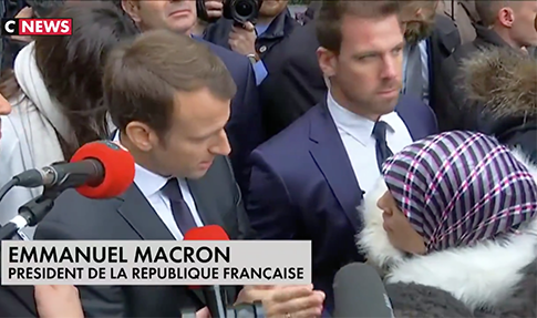 Macron con una inmigrante marroquí