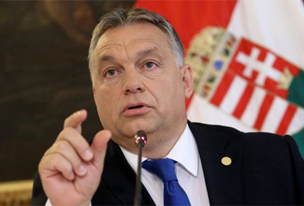 Viktor Orban habla los refugiados invasores en los medios de comunicación