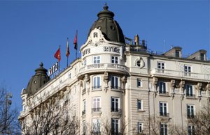 Fachada del edificio del famoso y lujoso Hotel Ritz de Madrid
