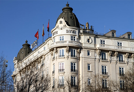 Fachada del edificio del famoso y lujoso Hotel Ritz de Madrid