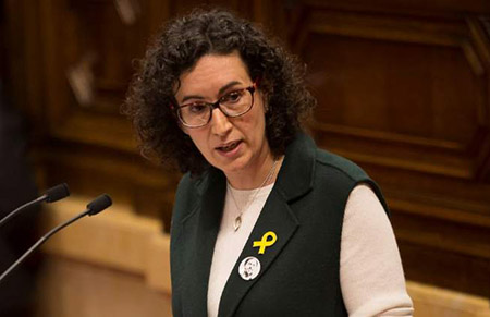 Marta Rovira en el Parlament de Cataluña con el lazo amarillo