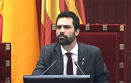El presidente del parlament de Cataluña en un pleno para reconocer a Carles Puigdemont