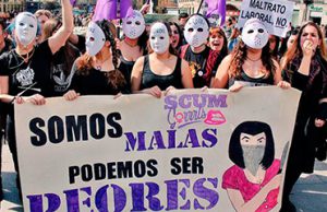 Las feministas en una manifestación contra los hombres pagado con dinero público
