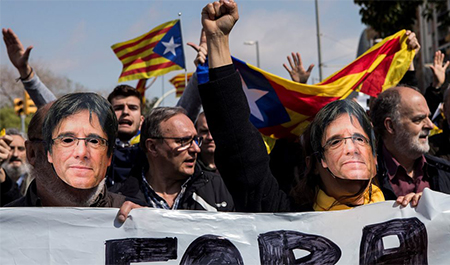 Los CDR separatistas toman las calles de Cataluña
