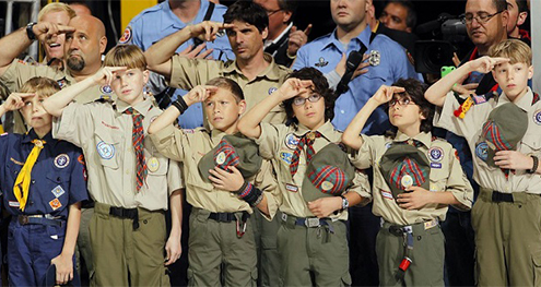 Saludo de Boy Scouts en Estado Unidos
