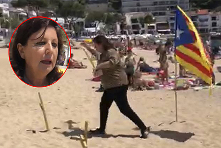 Maribel quitando cruces amarillas de los separatistas catalanes en la playa