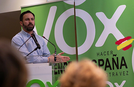 Santiago Abascal en un mitin político de VOX
