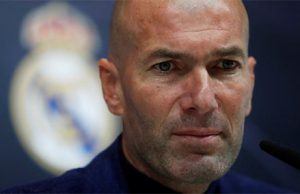 Zinedine Zidane en una rueda de prensa para dimitir como entrenador del Real Madrid