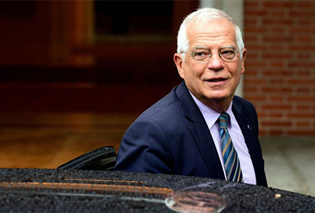 Josep Borrell entrando en el Palacio de La Moncloa en un consejo de ministros
