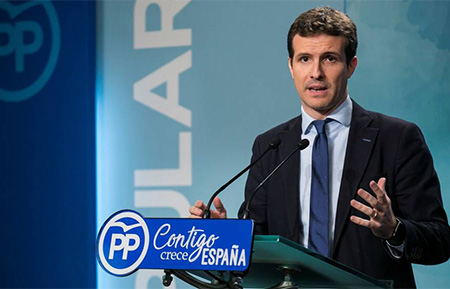 Pablo Casado en la sede del Partido Popular en una rueda de prensa con los medios de comunicacion