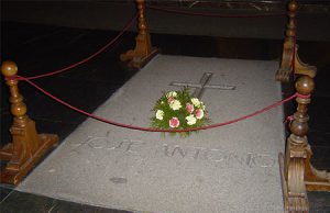 Tumba de José Antonio Primo de Rivera en el Valle de los Caídos