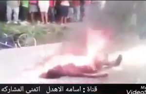 Musulmanes queman a una mujer cristiana por llevar pantalones cortos