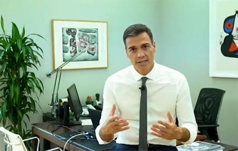 Pedro Sánchez en el video de los 100 días como presidente en su despacho