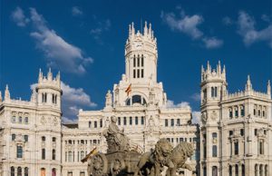 La Plaza Cibeles y el edificio del Ayuntamiento de Madrid