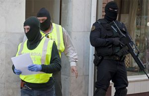 Musulmanes detenidos en Valencia- La Guardia Civil deteniendo musulmanes
