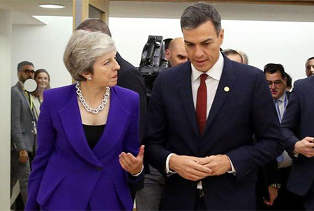 Pedro Sánchez y May en las negociaciones sobre Gibraltar