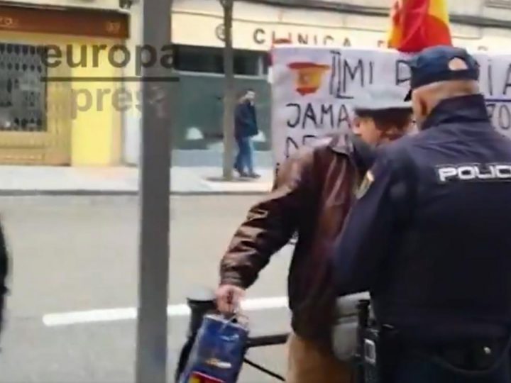 Detenido un hombre por gritar viva España en la sede del PSOE