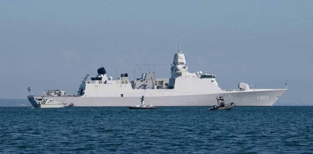Fragata holandesa conflicto con cazas rusos
