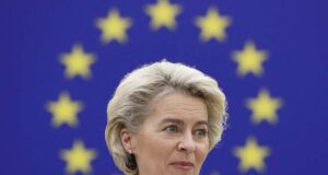 Bruselas se prepara para una caída de bancos. Ursula Von Der Leyen de la Comisión Europea