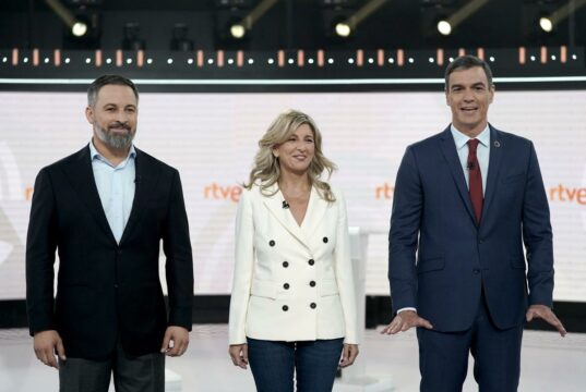 Santiago Abascal, Yolanda Díaz y Pedro Sánchez en el debate de las elecciones
