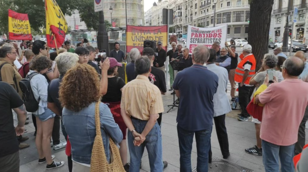 Falangistas en Madrid manifestación ilegalización partidos separatistas