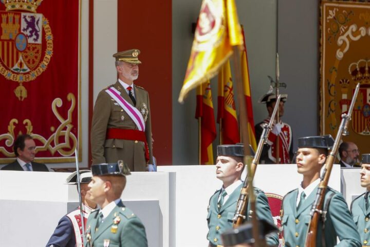 El Ejército de España se moviliza para defender al Rey si Pedro Sánchez aprueba la ley de Amnistía