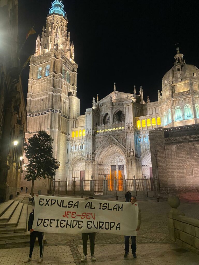Falangistas de Toledo, pancarta, expulsa al islam defiende Europa