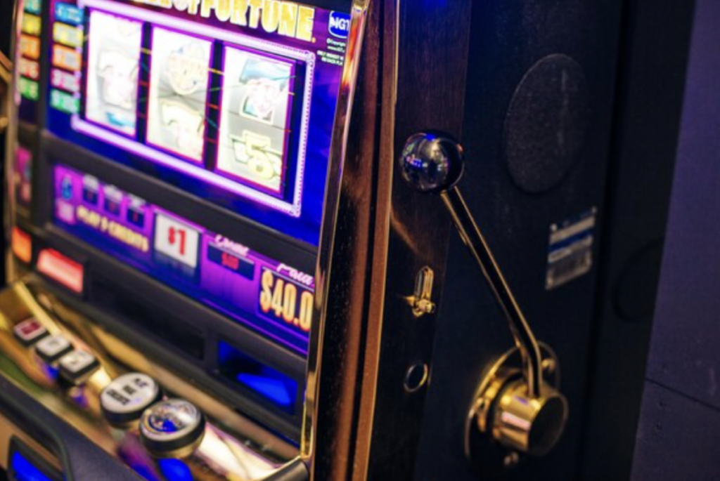 ¿Cómo elegir un casino online para jugar a las máquinas tragaperras?