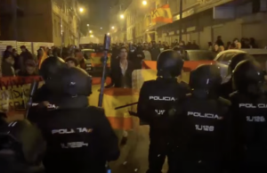 La primera noche de la dictadura de Pedro Sánchez llena de sangre las calles