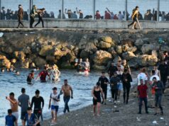Ceuta colapsada de inmigrantes en toda la ciudad
