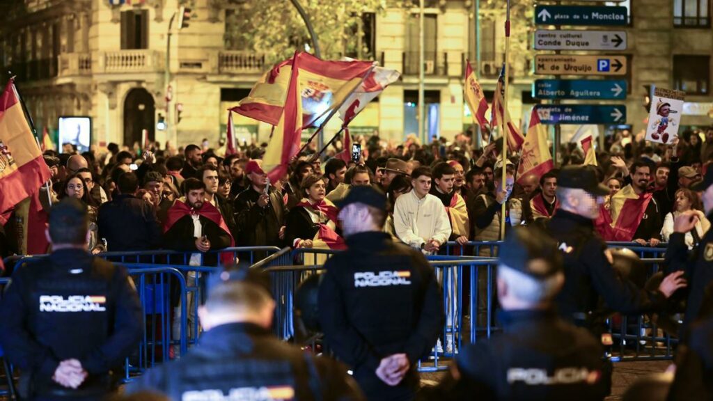Las protestas contra los golpistas continúan en España y en Ferraz