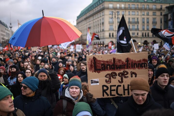 Miles de alemanes salen a la calle para defender la invasión de inmigrantes en Europa