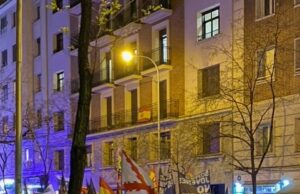 Los falangistas consiguen entrar en la sede del PSOE