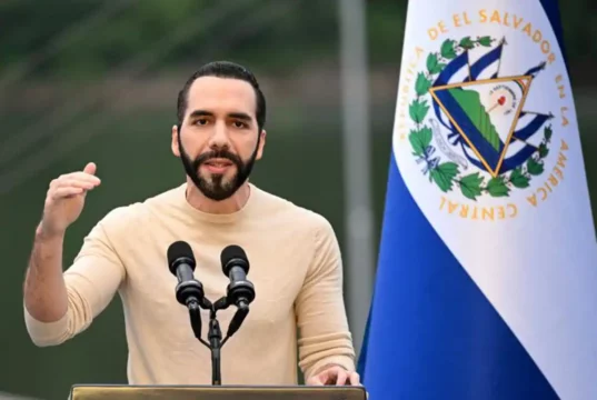 Bukele arrasa en El Salvador y luchará contra las dictaduras comunistas como la de Pedro Sánchez