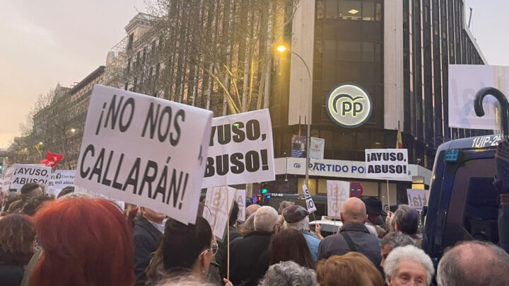 La izquierda pide la dimisión de Ayuso en Génova sin ser gaseados como en Ferraz