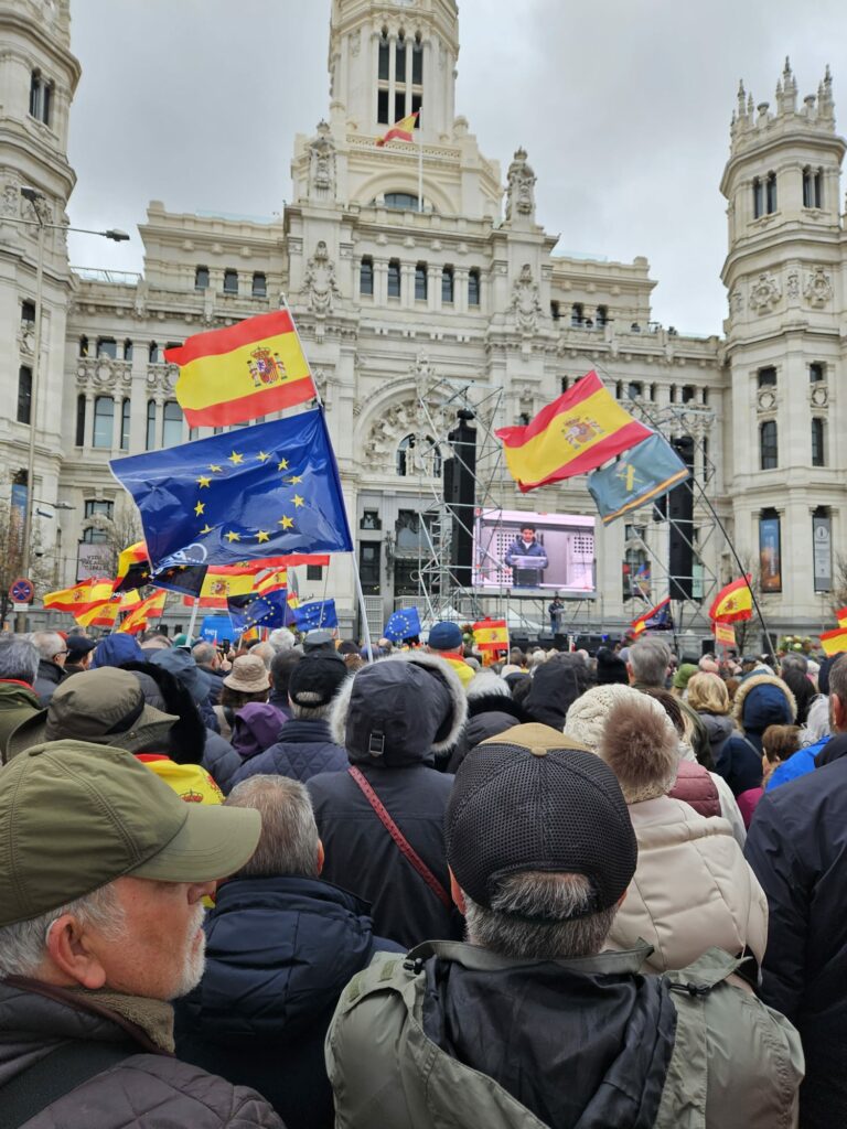 Los oradores de la marcha para la dimisión de Pedro Sánchez
