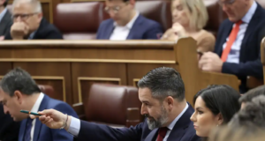 Abascal acusa a Pedro Sánchez de victimizarse para tapar la corrupción