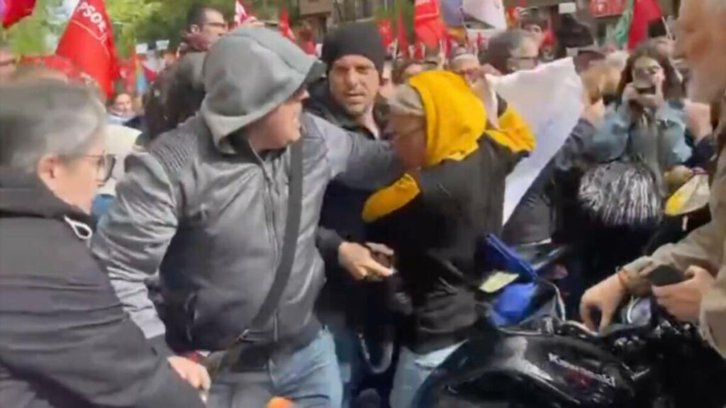 Militantes subvencionados del PSOE dan una paliza a un joven y acorralan a la Policía