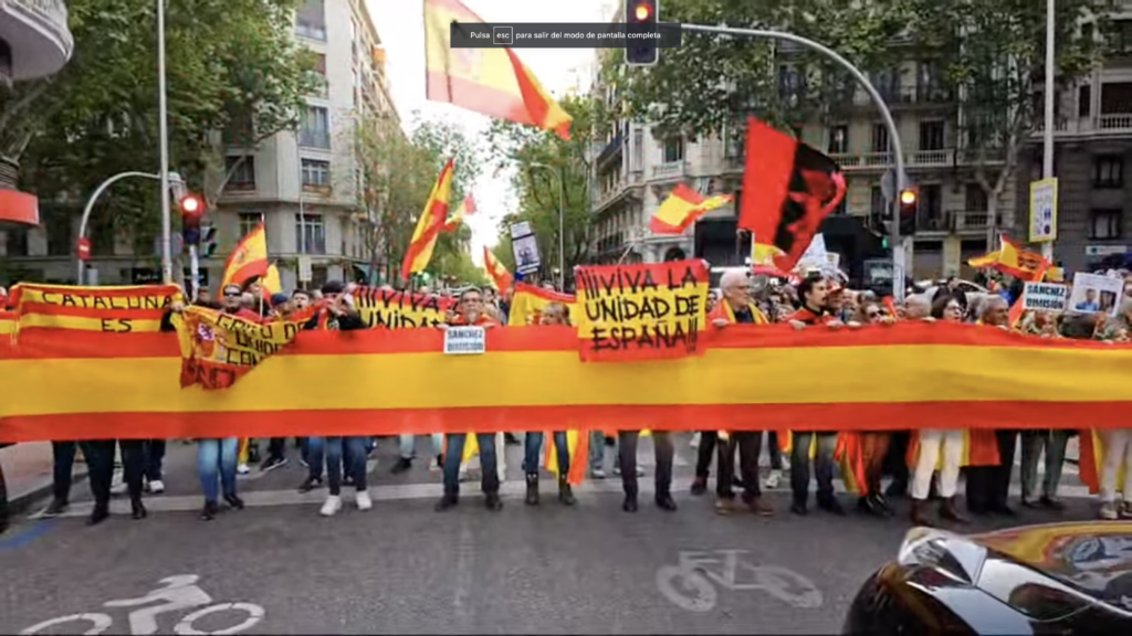 Aumentan las protestas patriotas contra Pedro Sánchez en Ferraz