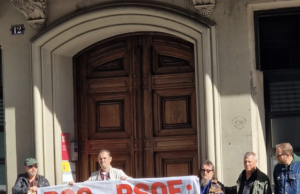 La Falange realiza una acción en Barcelona contra el PSOE de Pedro Sánchez