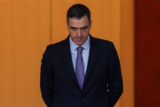Pedro Sánchez causa el pánico entre los abogados por represalias a los que acusen a su mujer